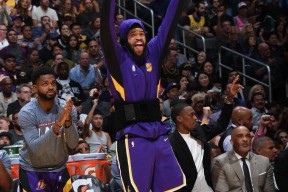 开云体育官方网址-关于清晨菲尼克斯太阳备战欧联，绝杀压哨细节曝光，引发热议，阵容厚度经受考验的信息