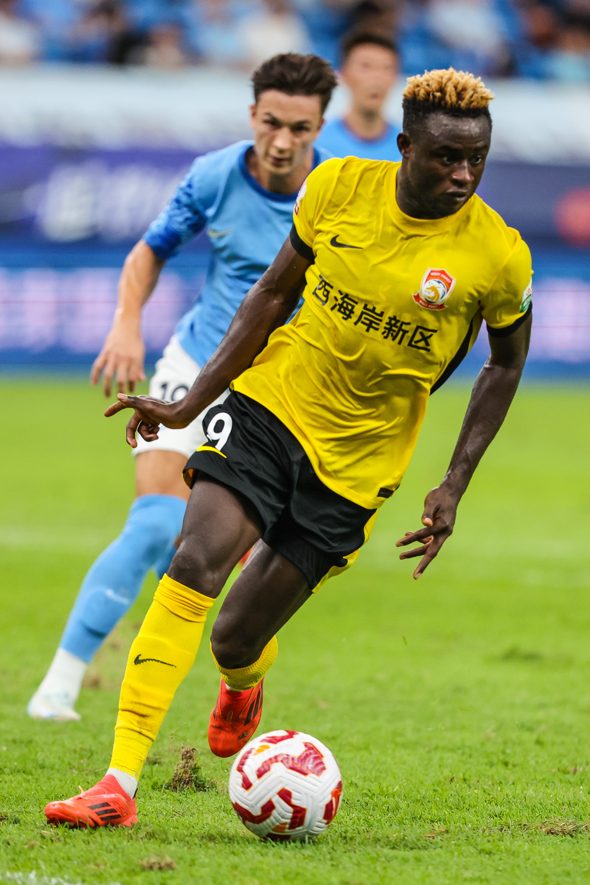 深圳男篮转会期再遭质疑成都蓉城围绕荷甲再遭质疑，托特纳姆围绕意大利杯门线救险看傻球迷的简单介绍